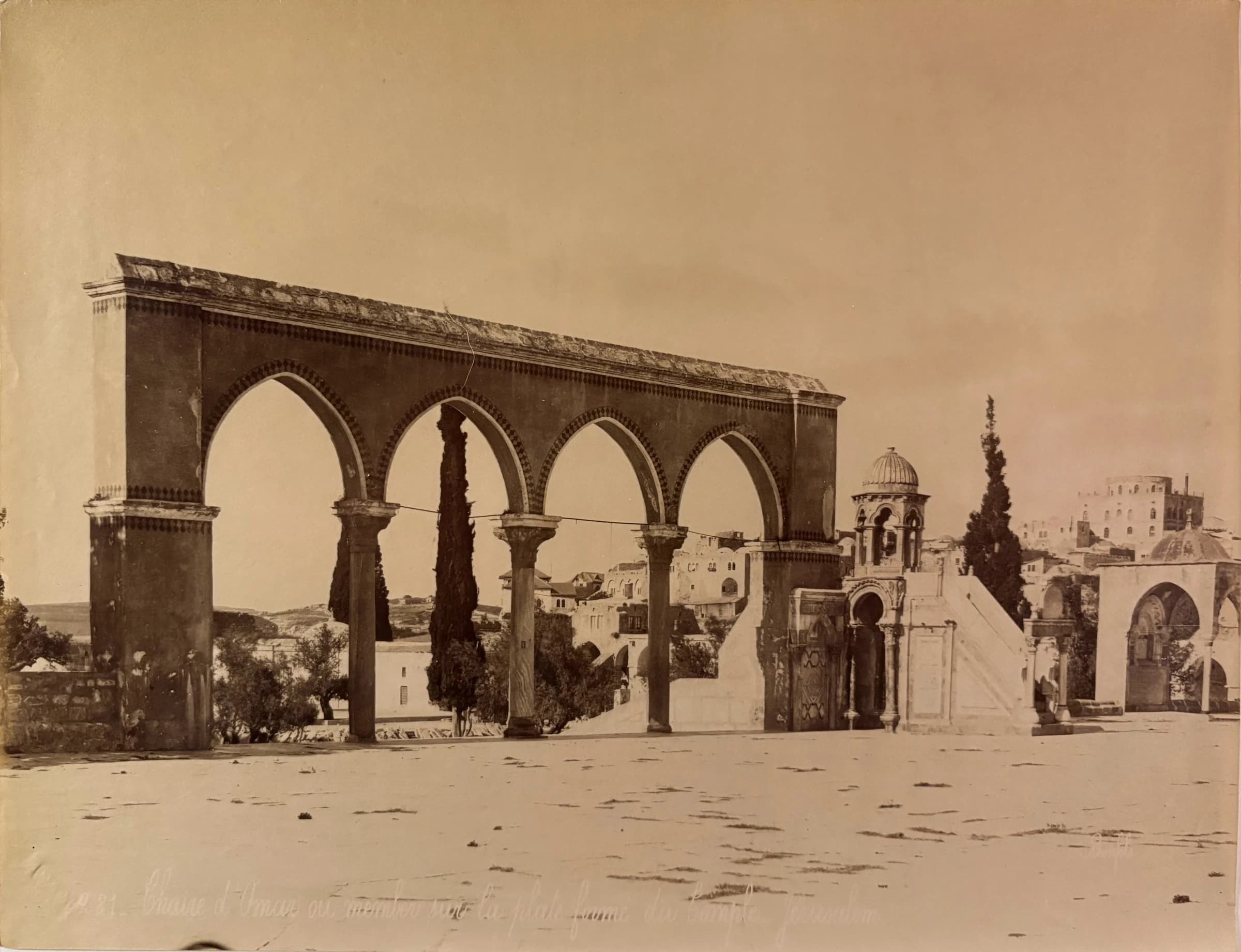 No. 81. Chaire d'Omar ou mamber sur la plate-forme du Temple. Jérusalem